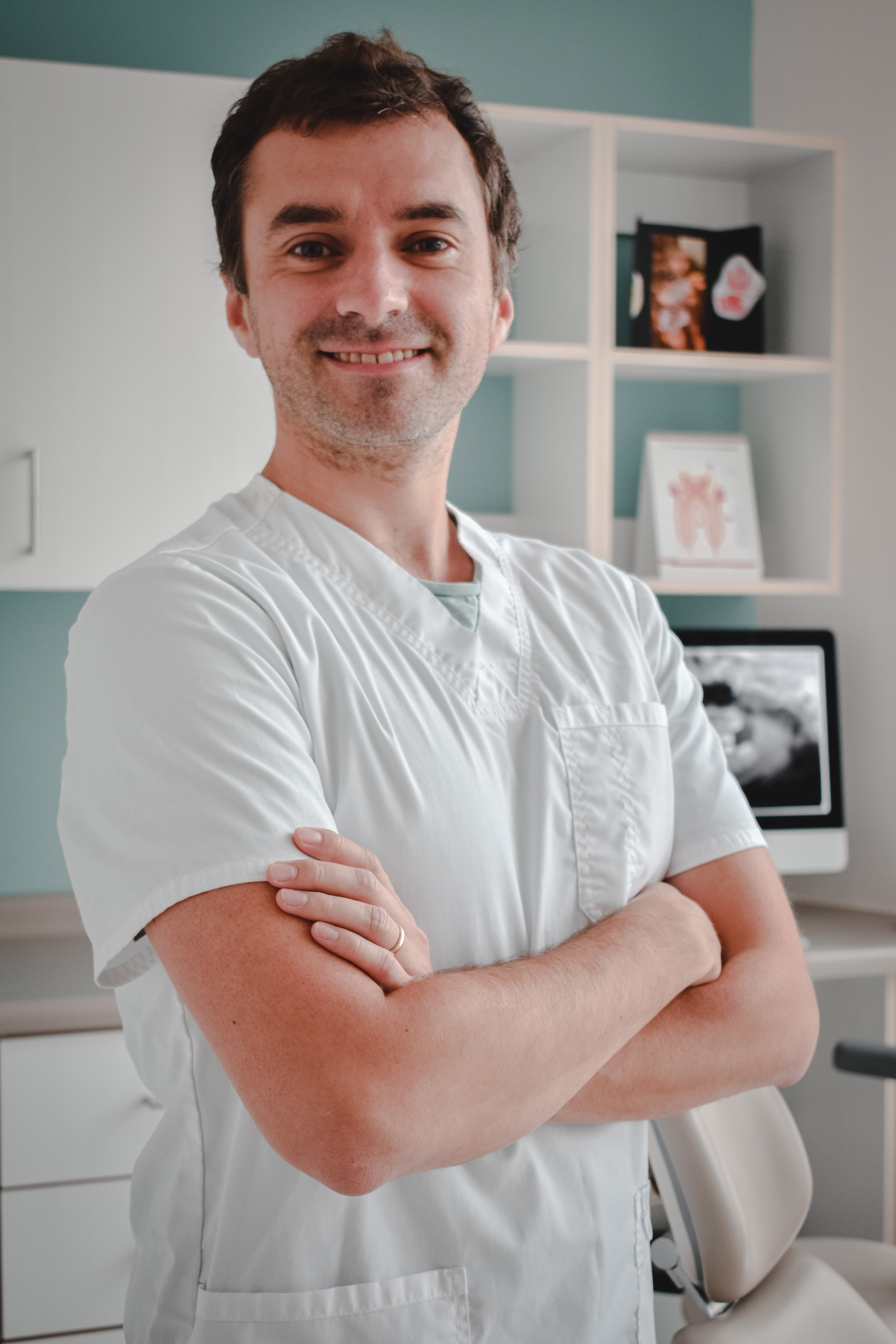 Dr Carlos Manterola Marchant